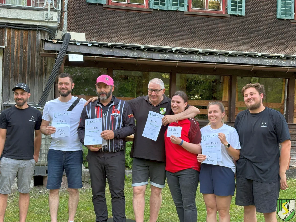 Hannes Köffel beim Steeldart-Pfingstturnier des 1. Walser Dartclubs in Blons